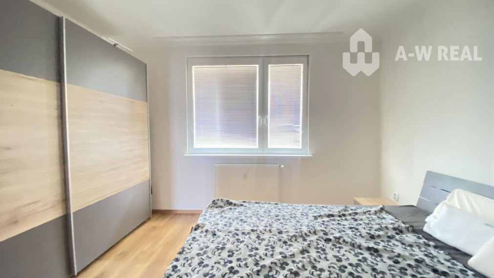 Na prenájom kompletne zariadený 3 izbový byt na Nám. SNP v Dunajskej Strede