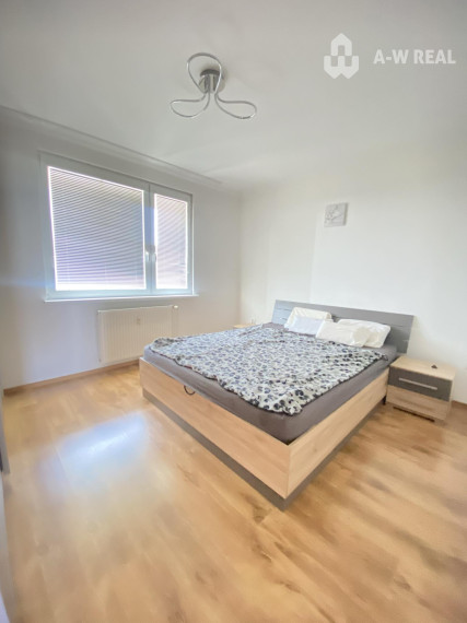 Na prenájom kompletne zariadený 3 izbový byt na Nám. SNP v Dunajskej Strede