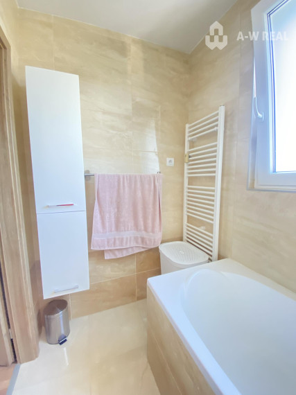 Na prenájom kompletne zariadený 3 izbový byt na Nám. SNP v Dunajskej Strede