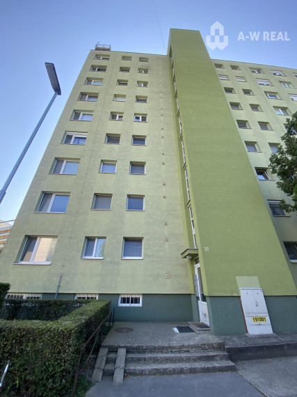 Na prenájom kompletne zariadený 3 izbový byt na Nám. SNP v Dunajskej Strede