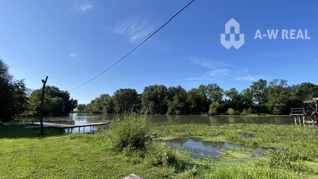 Predám stavebný pozemok v obci Tomášikovo