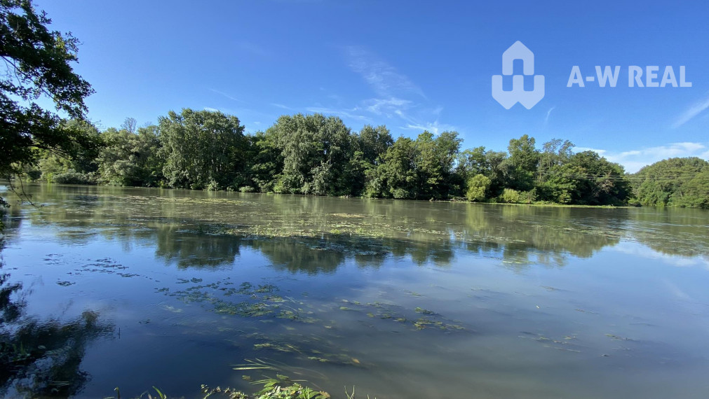 Predám stavebný pozemok v obci Tomášikovo