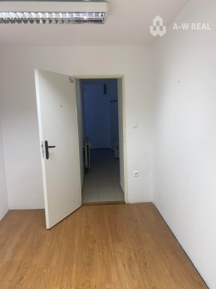 Na prenájom menší priestor v suteréne  v srdci  mesta Dunajskej Stredy  17 m2 a 22 m2