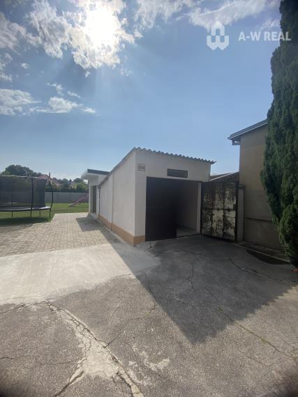 Skvelá ponuka!!! Na predaj 2,5-izbový rodinný dom v Dunajskej Strede, krásny veľký pozemok 748 m2, 2x garáž, nový altánok (100 m od Nemocnice)