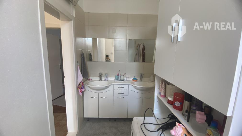 Skvelá ponuka!!! Na predaj 2,5-izbový rodinný dom v Dunajskej Strede, krásny veľký pozemok 748 m2, 2x garáž, nový altánok (100 m od Nemocnice)