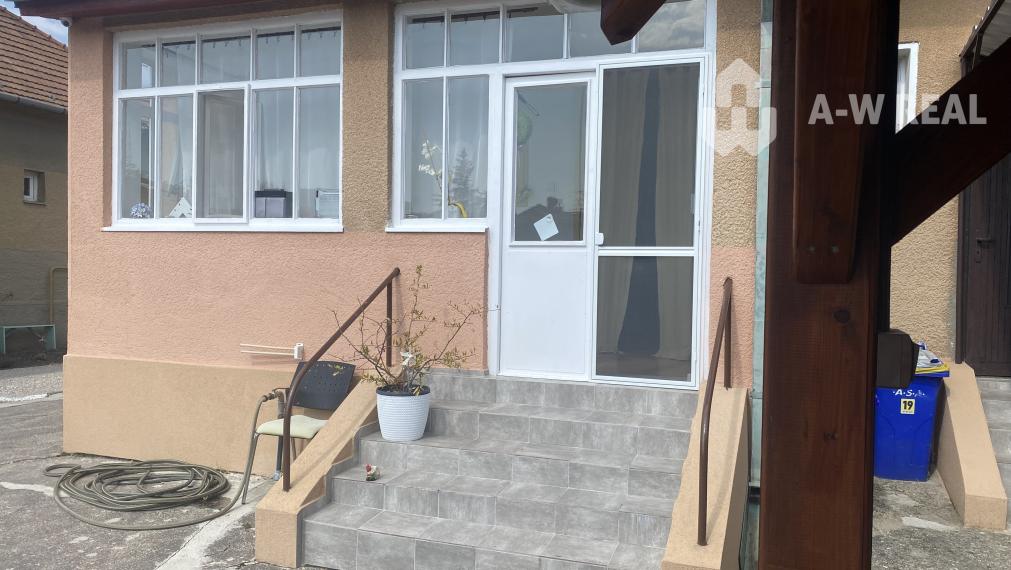 Skvelá ponuka!!! Na predaj 2,5-izbový rodinný dom v Dunajskej Strede, krásny veľký pozemok 748 m2, 2x garáž, nový altánok (100 m od Nemocnice)