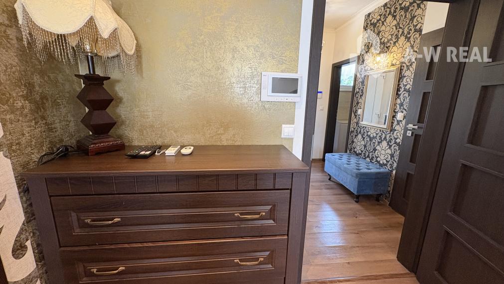 Skvelá ponuka! Krásny, príjemný 3-izbový rodinný dom so skrytou terasou na predaj, záhradný domček + altánok