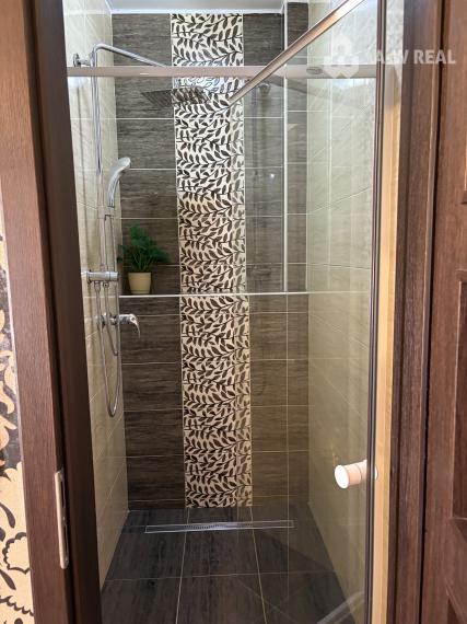 Skvelá ponuka! Krásny, príjemný 3-izbový rodinný dom so skrytou terasou na predaj, záhradný domček + altánok