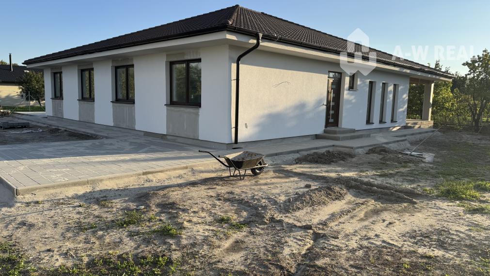 VEĽKÝ MEDER -Dvojdom- 4izbová bytová jednotka