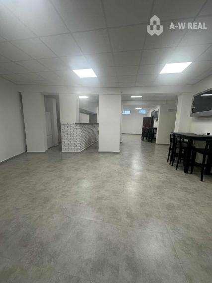 Na prenájom väčší obchodný priestor 230 m² v suteréne v širšom centre mesta Dunajskej Stredy