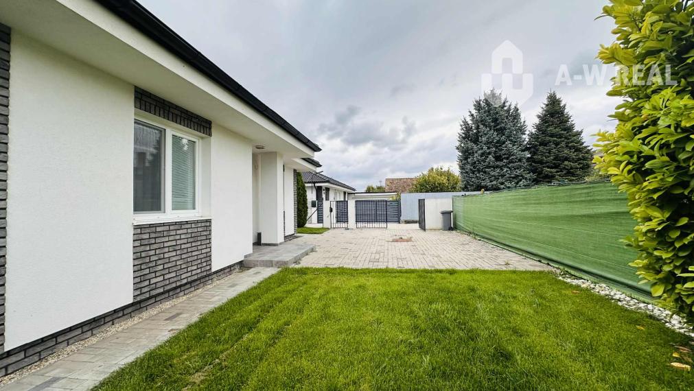 0918197701-Nasťahovať sa a bývať hneď — BOMBA ponuka! Na predaj  4 izbový bungalov s úžitkovou plochou 92,82  m2, s pozemkom 435 m2  a s bazénom  v obci Vrakúň/Nekyje na Ostrove 225000,-€