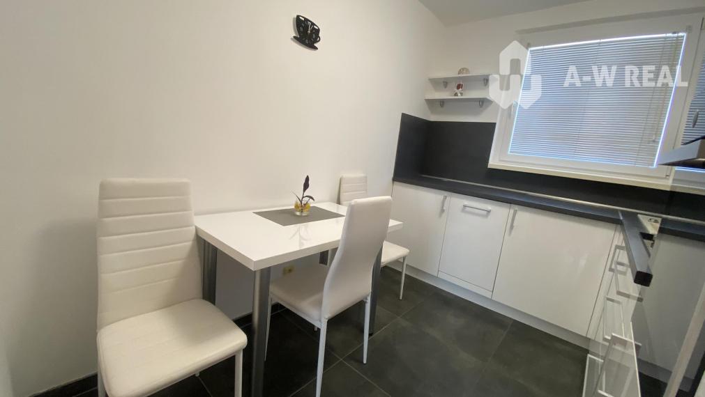 0918197701-Na prenájom kompletne zariadený 3 izbový byt na sídlisku Mateja Corvína vo Veľkom Mederi od 1 - ého decembra