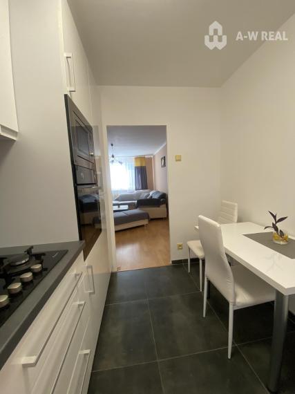 0918197701-Na prenájom kompletne zariadený 3 izbový byt na sídlisku Mateja Corvína vo Veľkom Mederi od 1 - ého decembra