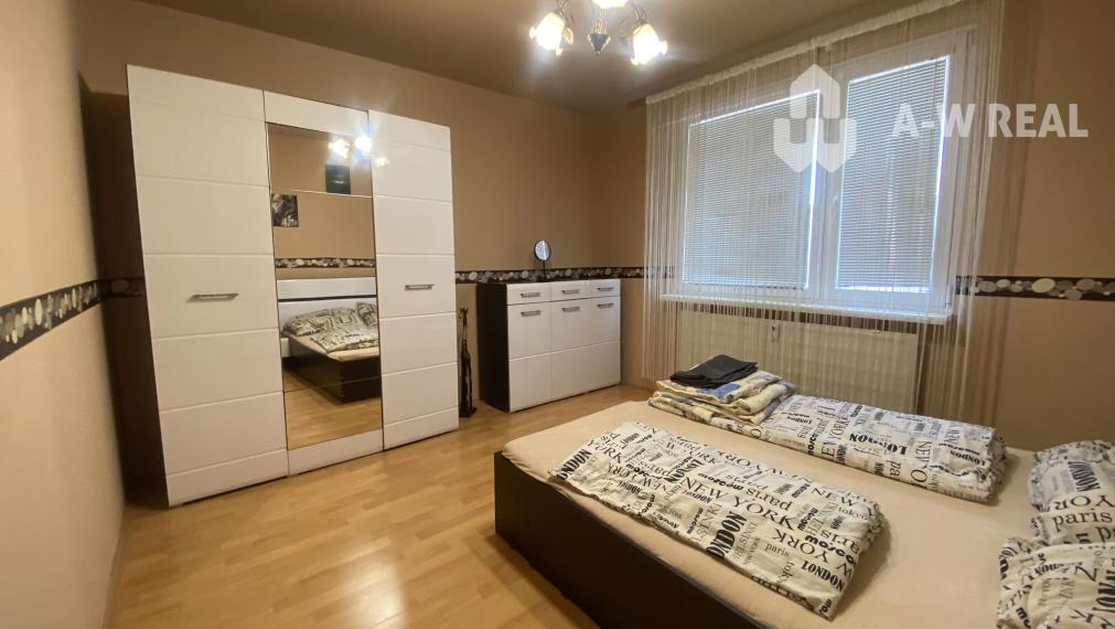 0918197701-Na prenájom kompletne zariadený 3 izbový byt na sídlisku Mateja Corvína vo Veľkom Mederi od 1 - ého decembra