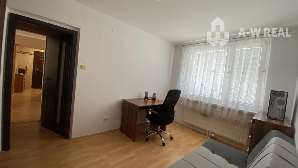 0918197701-Na prenájom kompletne zariadený 3 izbový byt na sídlisku Mateja Corvína vo Veľkom Mederi od 1 - ého decembra