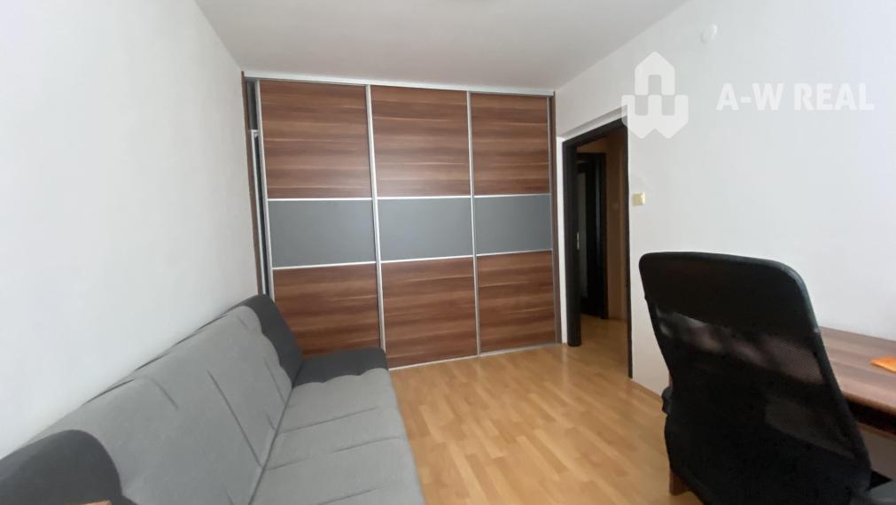 0918197701-Na prenájom kompletne zariadený 3 izbový byt na sídlisku Mateja Corvína vo Veľkom Mederi od 1 - ého decembra