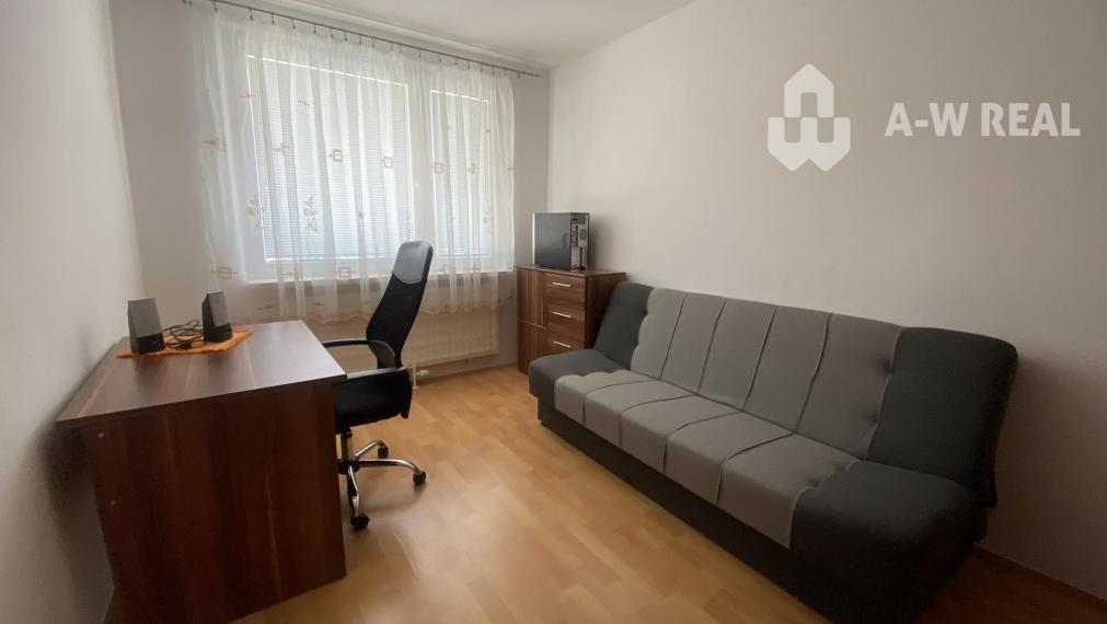 0918197701-Na prenájom kompletne zariadený 3 izbový byt na sídlisku Mateja Corvína vo Veľkom Mederi od 1 - ého decembra