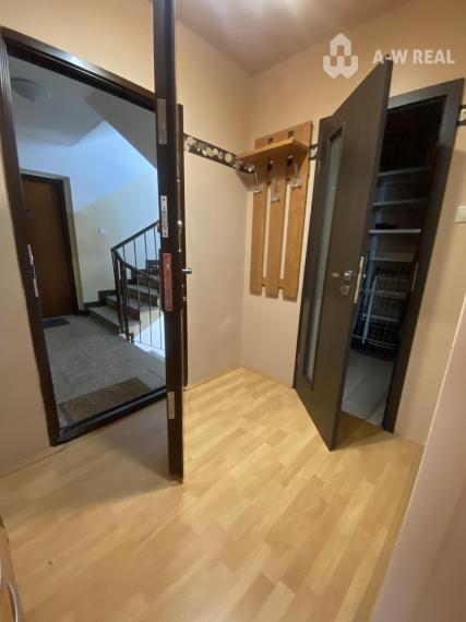 0918197701-Na prenájom kompletne zariadený 3 izbový byt na sídlisku Mateja Corvína vo Veľkom Mederi od 1 - ého decembra