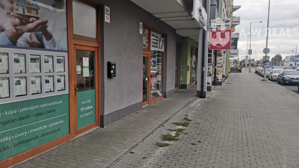 Ponúkame Vám na prenájom obchodný priestor - kanceláriu v DS