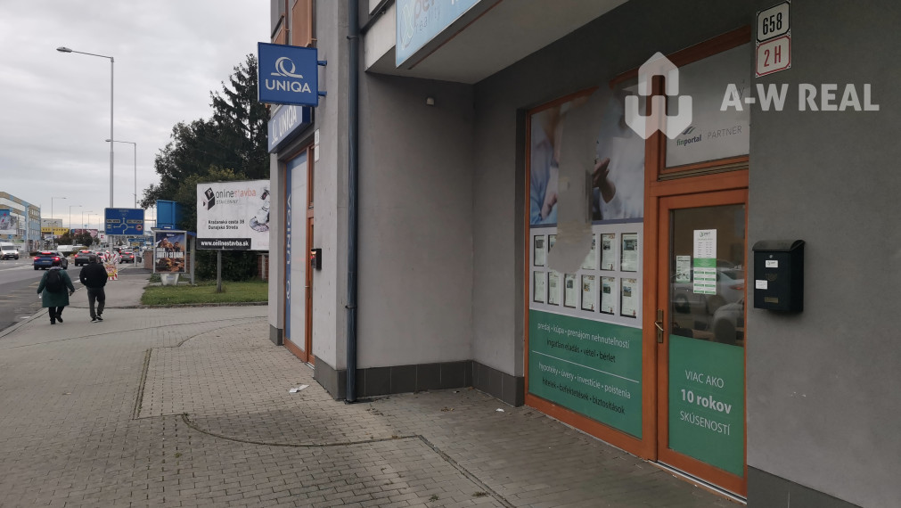 Ponúkame Vám na prenájom obchodný priestor - kanceláriu v DS
