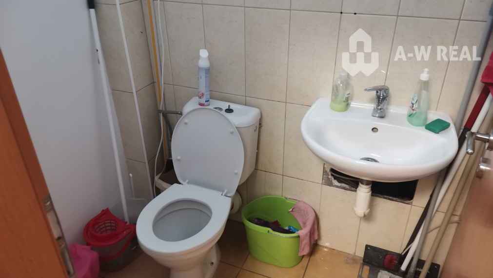 Ponúkame Vám na prenájom obchodný priestor - kanceláriu v DS