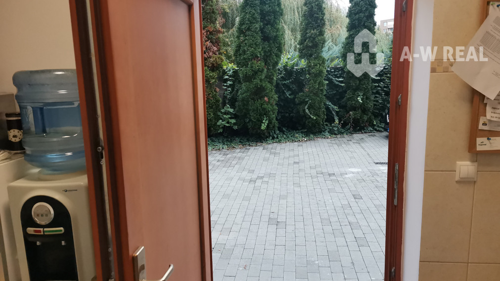 Ponúkame Vám na prenájom obchodný priestor - kanceláriu v DS