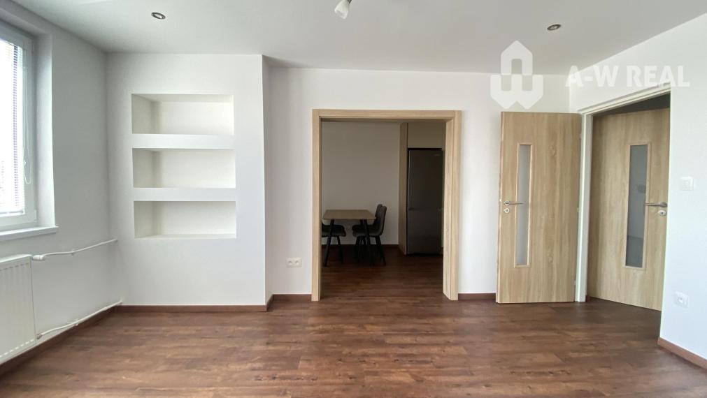 0918197701-Na prenájom  3 izbový byt po rekonštrukcii s balkónom na ulici Ružový háj v Dunajskej Strede