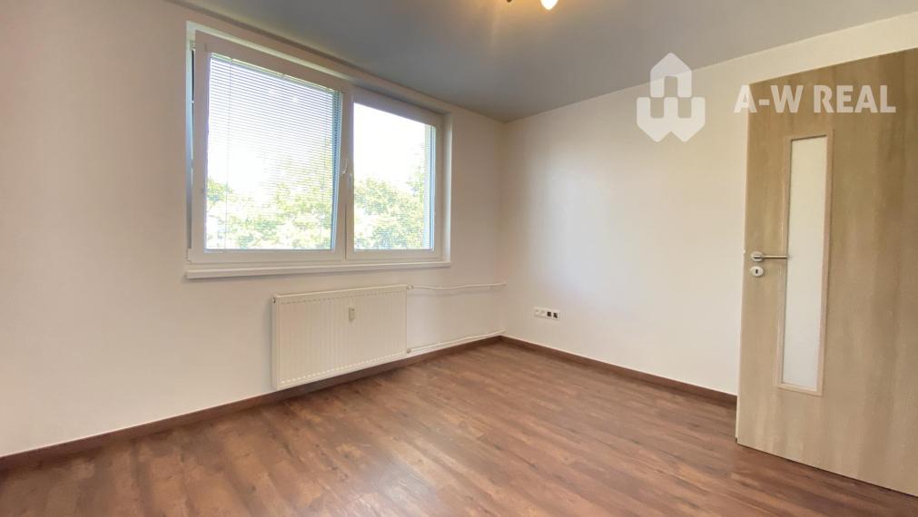 0918197701-Na prenájom  3 izbový byt po rekonštrukcii s balkónom na ulici Ružový háj v Dunajskej Strede