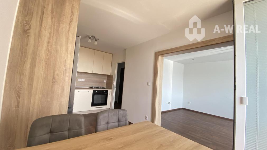 0918197701-Na prenájom  3 izbový byt po rekonštrukcii s balkónom na ulici Ružový háj v Dunajskej Strede