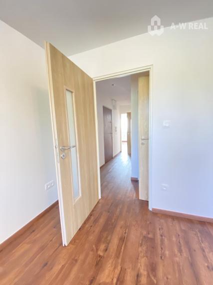 0918197701-Na prenájom  3 izbový byt po rekonštrukcii s balkónom na ulici Ružový háj v Dunajskej Strede