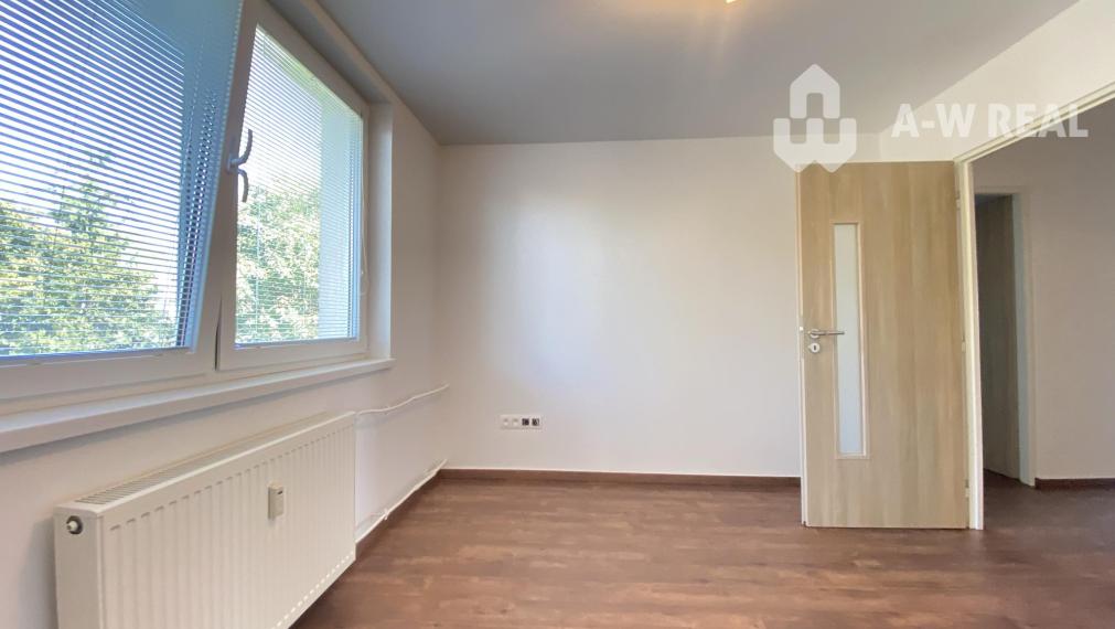 0918197701-Na prenájom  3 izbový byt po rekonštrukcii s balkónom na ulici Ružový háj v Dunajskej Strede