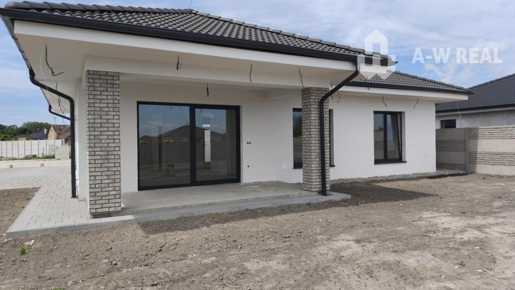 Znížená cena!!!NOVOSTAVBA: Krásny, atraktívny, priestranný 4-izbový rodinný dom so štandardnou výbavou na predaj v obci Povoda, 1 km od Dunajskej Stredy, pozemok 700 m2