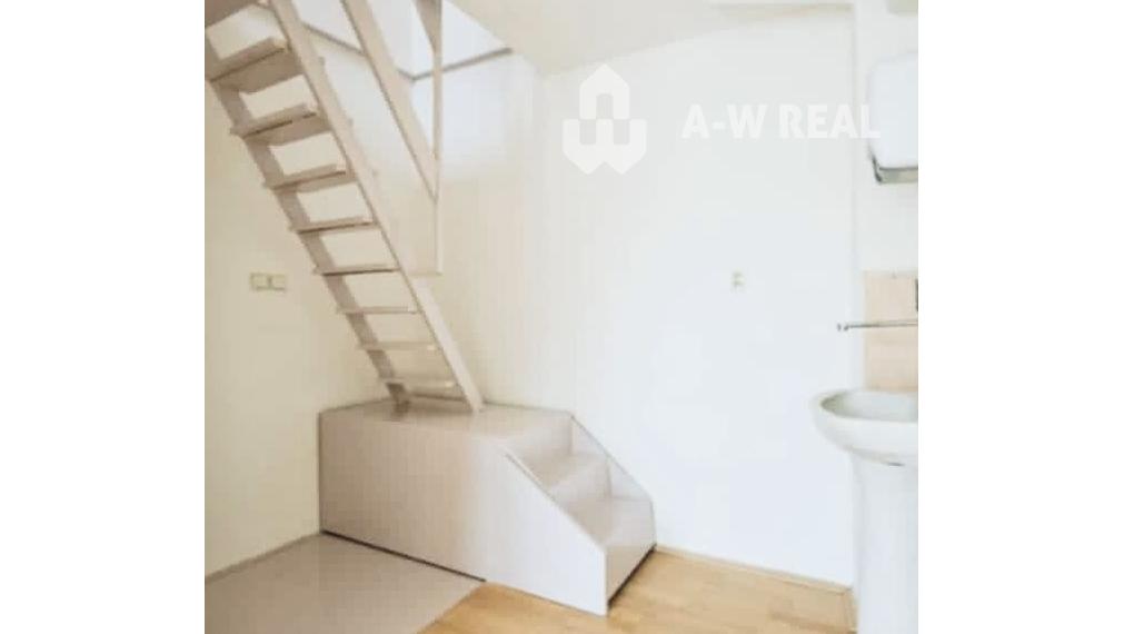 Viacúčelová budova v severnej časti mesta.