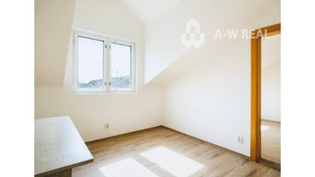 Viacúčelová budova v severnej časti mesta.