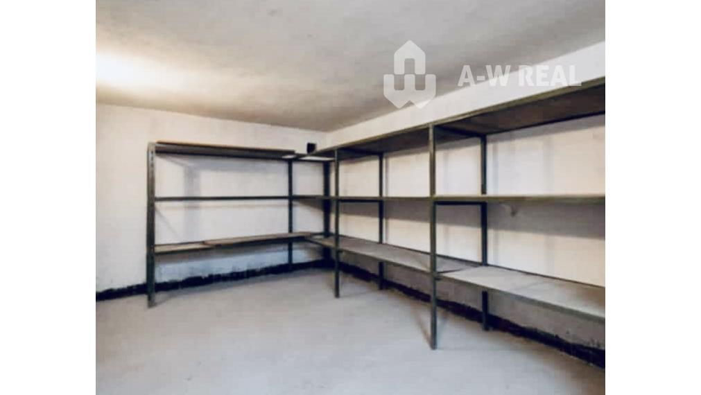 Viacúčelová budova v severnej časti mesta.