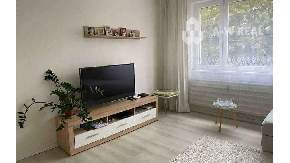 Na predaj 3 izbový byt na 2 poschodí s výťahom za priateľskú cenu v DS na Nám. Priateľstva 118 000,-€