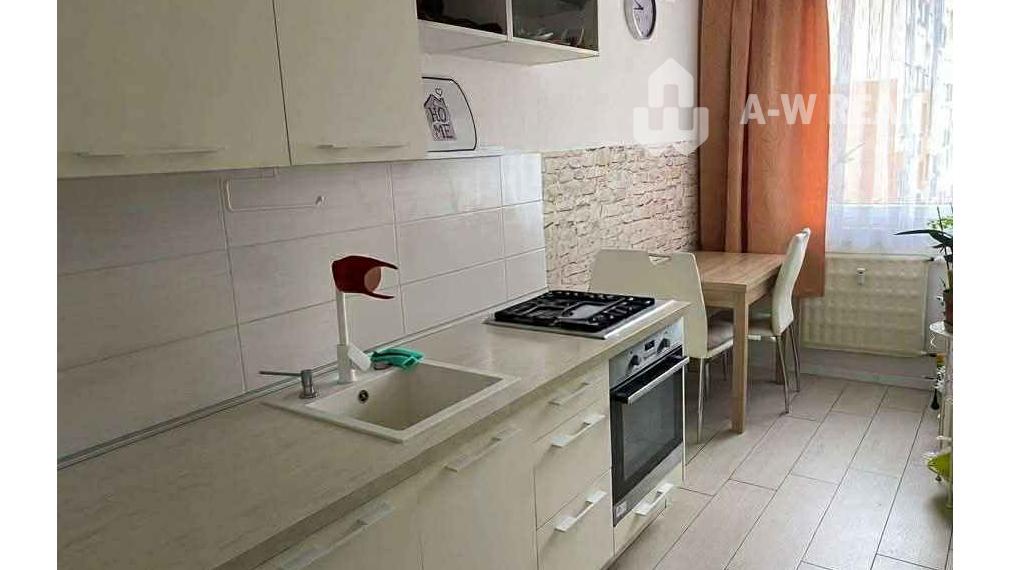 Na predaj 3 izbový byt na 2 poschodí s výťahom za priateľskú cenu v DS na Nám. Priateľstva 118 000,-€