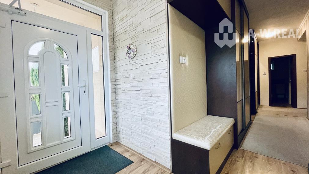 A-W REAL | KOMPLETNE PREROBENÝ RODINNÝ DOM NA PREDAJ V KĽUDNEJ ČASTI MESTA