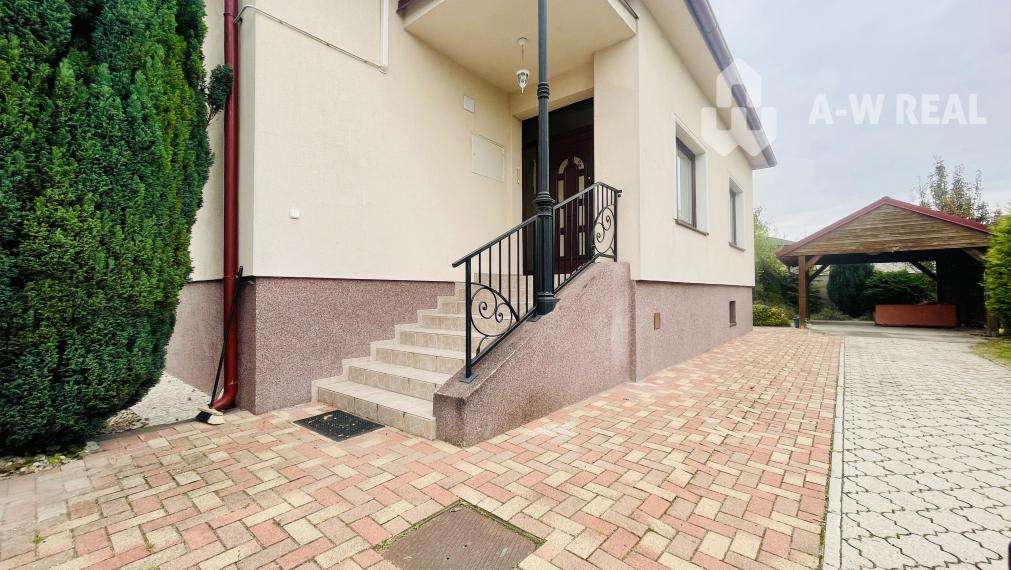 A-W REAL | KOMPLETNE PREROBENÝ RODINNÝ DOM NA PREDAJ V KĽUDNEJ ČASTI MESTA