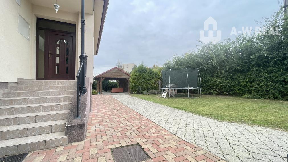 A-W REAL | KOMPLETNE PREROBENÝ RODINNÝ DOM NA PREDAJ V KĽUDNEJ ČASTI MESTA