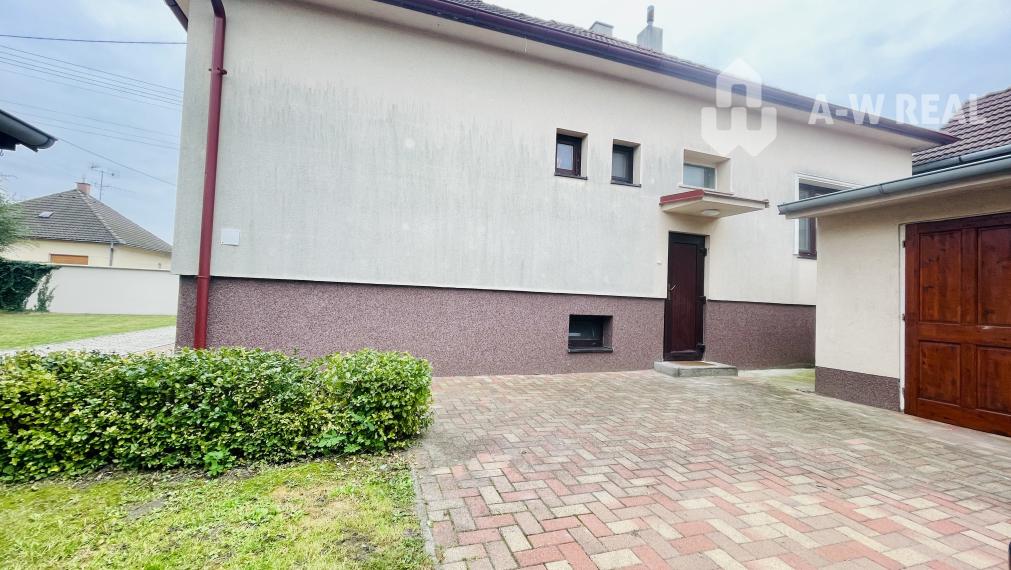 A-W REAL | KOMPLETNE PREROBENÝ RODINNÝ DOM NA PREDAJ V KĽUDNEJ ČASTI MESTA