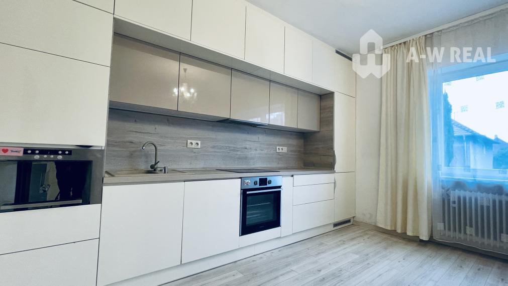 A-W REAL | KOMPLETNE PREROBENÝ RODINNÝ DOM NA PREDAJ V KĽUDNEJ ČASTI MESTA