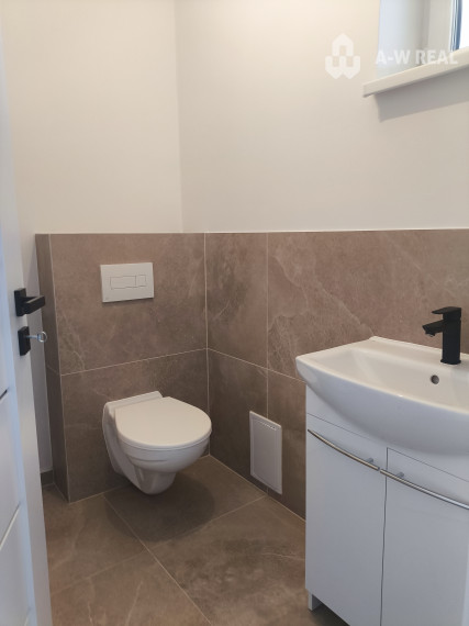 Ponúkame Vám na predaj 4-izbový rodinný dom v obci Topoľníky