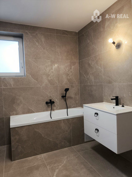 Ponúkame Vám na predaj 4-izbový rodinný dom v obci Topoľníky