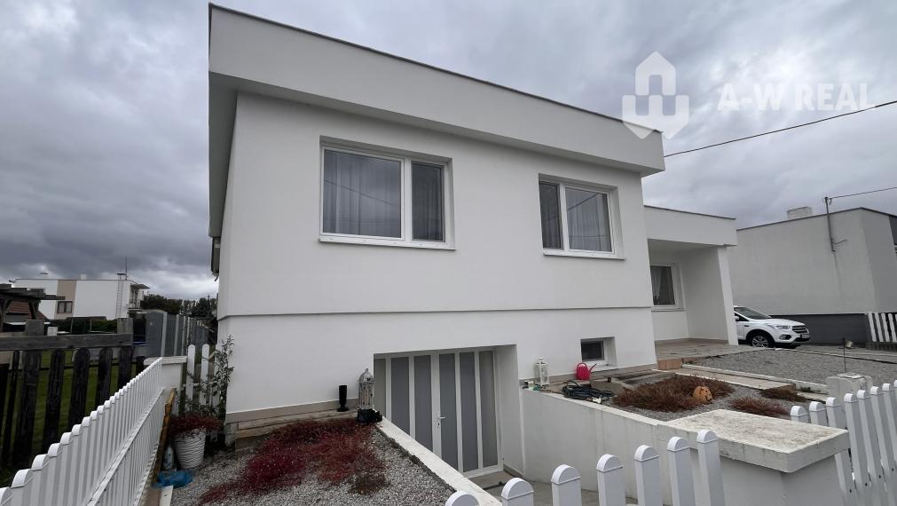 Ůžasný rodinný dom v obci Trstice.