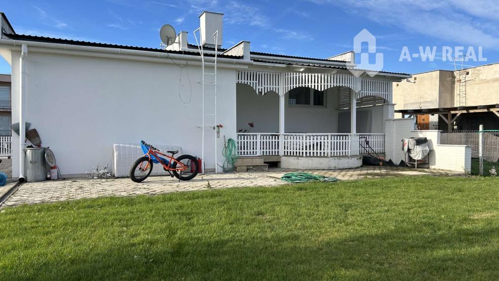 Ůžasný rodinný dom v obci Trstice.