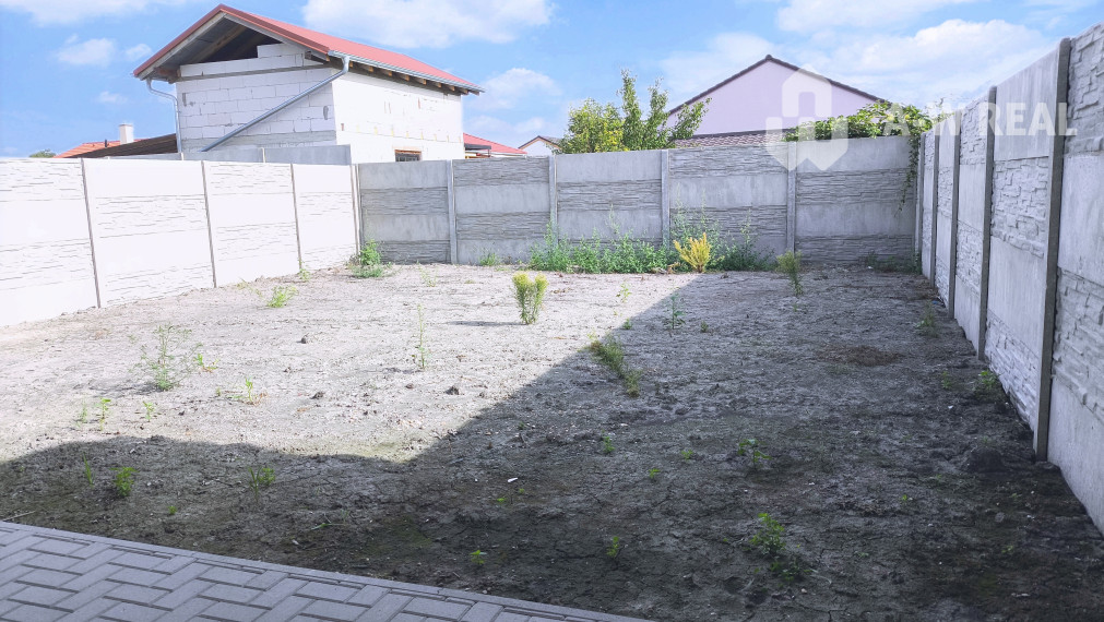 Treba len prísť a bývať - 4izbový rodinný dom (dvojdom) v obci Horná Potôň!