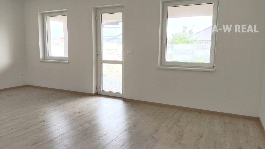 Treba len prísť a bývať - 4izbový rodinný dom (dvojdom) v obci Horná Potôň!