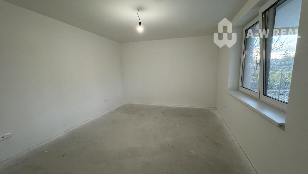 VEĽKÝ MEDER -Dvojdom- 4izbová bytová jednotka