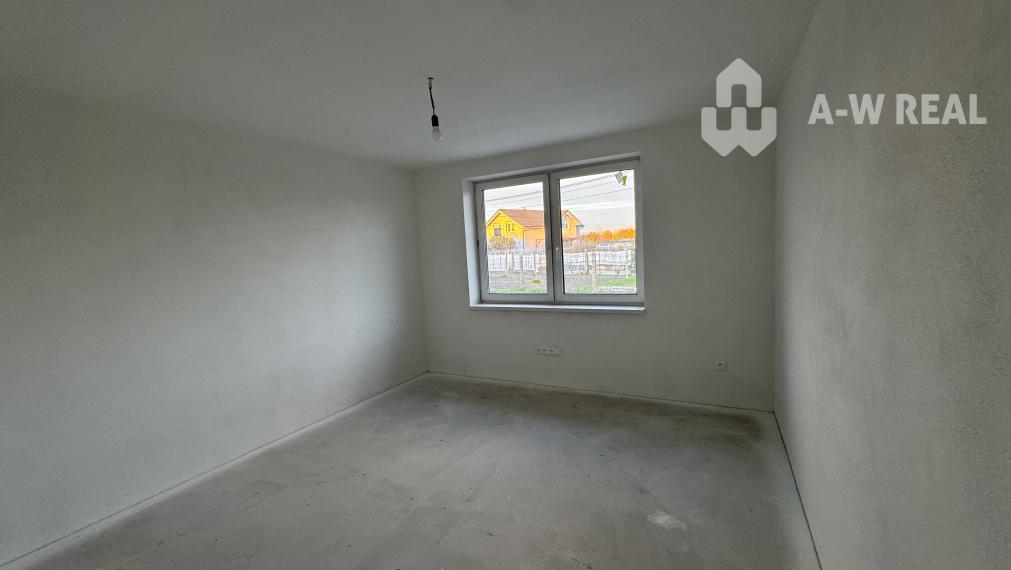 VEĽKÝ MEDER -Dvojdom- 4izbová bytová jednotka